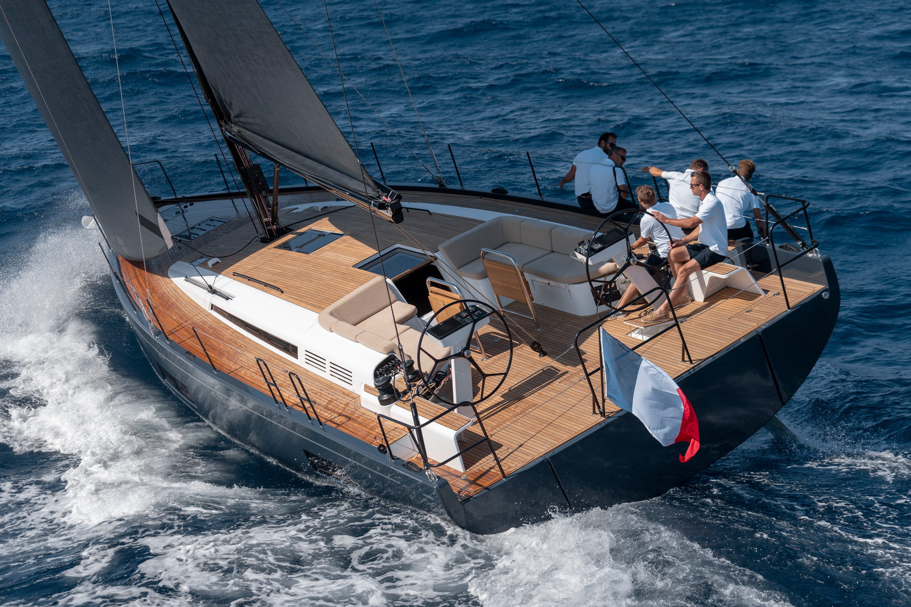 New First Yacht 53 デビュー！！！ | ヨット クルーザーの購入は ...