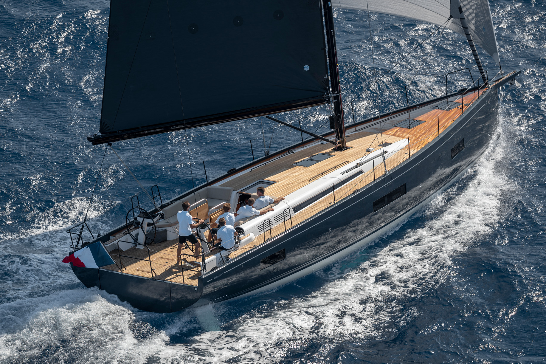 New First Yacht 53 デビュー！！！ | ヨット クルーザーの購入は ...